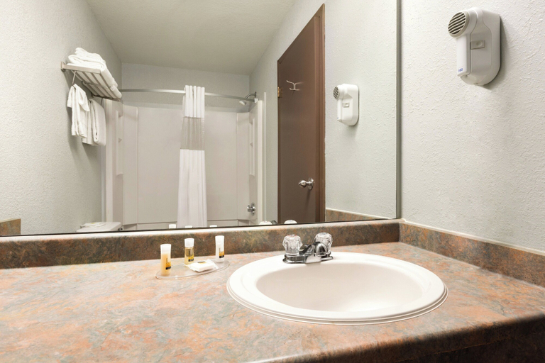Bathroom 4, High Prairie Inn, Division No. 17
