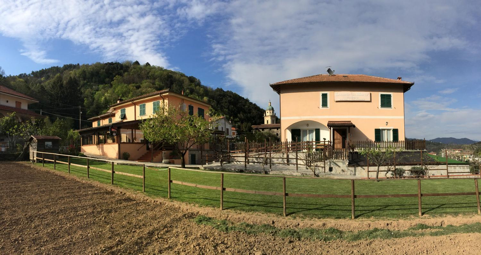 Exterior 12