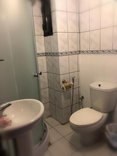 Bathroom 2, Dynasty Suite, Aley
