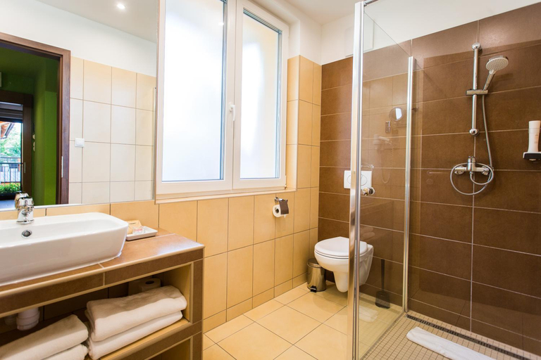 Bathroom 4, Topart Hotel, Siófok