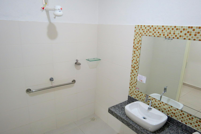 Bathroom 4, Hotel Encantos De Penedo, Penedo