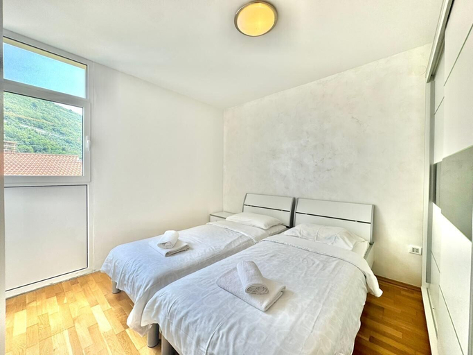 Others 5, Family three bedroom Apartment Petrovac