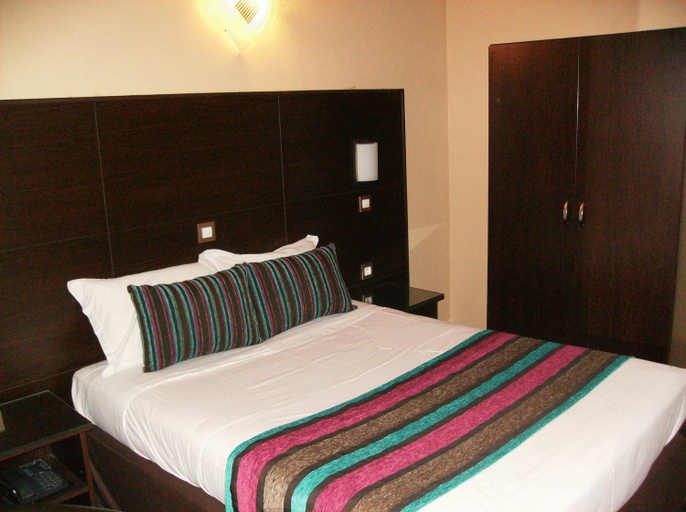 Bedroom, Hotel du Val de Seine, Yvelines