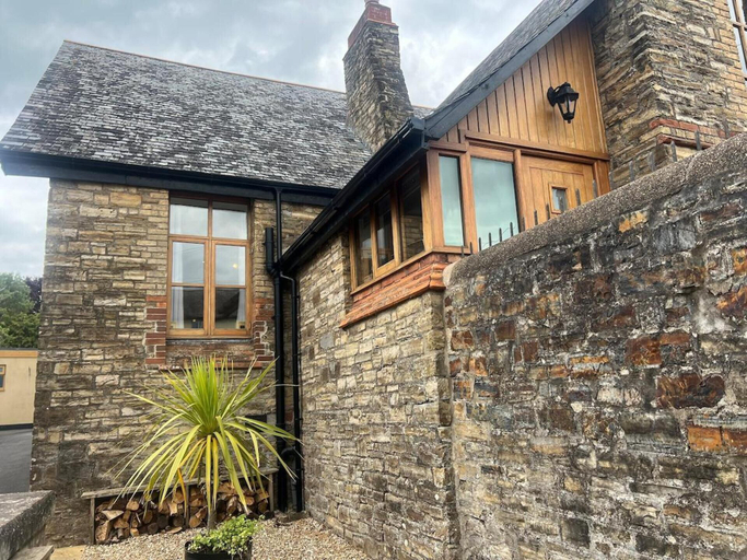 Exterior 5, Barnstaple - Apartment- Sleeps 2 - Parking, Devon