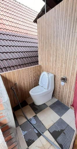 Bathroom 12
