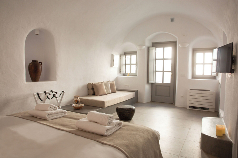 Bedroom 4, Cydonia Caves, South Aegean