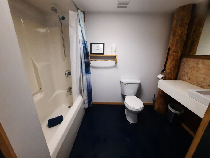 Bathroom 3, Ranch Tremblant, Dormatory, Les Laurentides