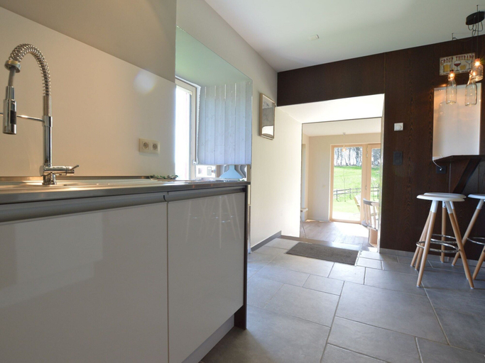 Others 5, Chic Retreat Near Lake & Fens, Liège