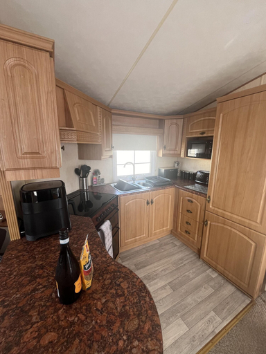 Others 5, Cozy Cabin Retreat in Towyn, Conwy