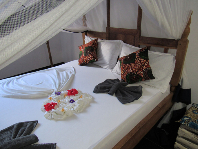 Bedroom 2, Furaha Lodge, Kusini