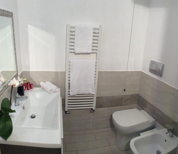 Bathroom 3, Hotel e trattoria San Giorgio, Torino