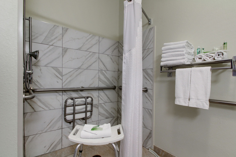 Bathroom 4, Baymont by Wyndham Kirksville University Area, Adair
