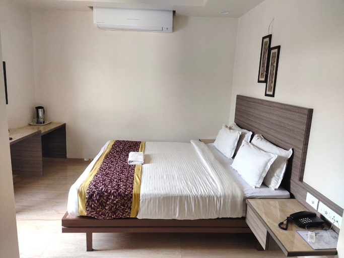 Bedroom 4, Hotel Dwarka Nagpur, Nagpur