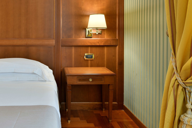 Bedroom 3, Best Western Hotel Ferrari, Napoli