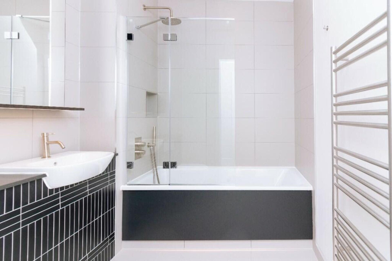 Bathroom 4, Meadow Lane Retreat - City Center Gem, London