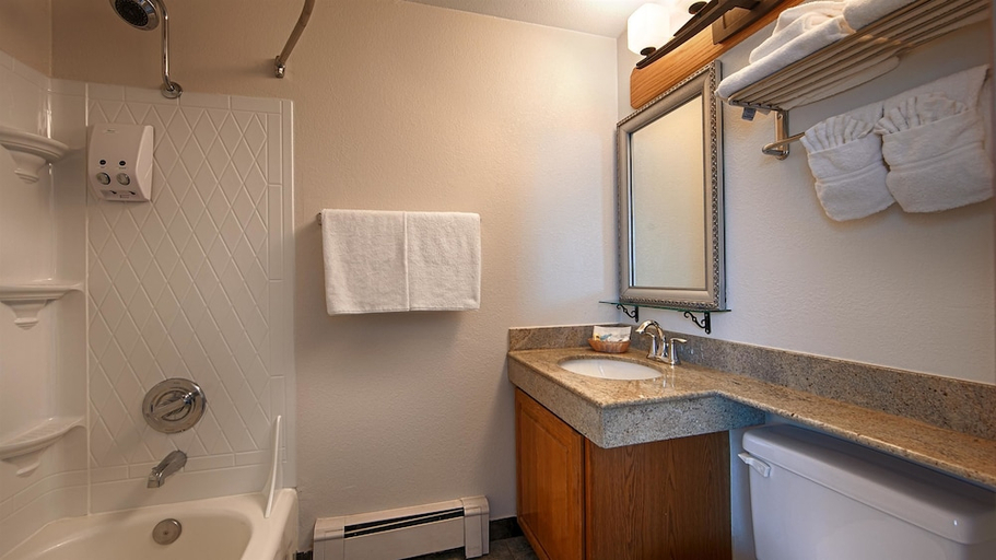 Bathroom 4, Best Western Valdez Harbor Inn, Valdez-Cordova