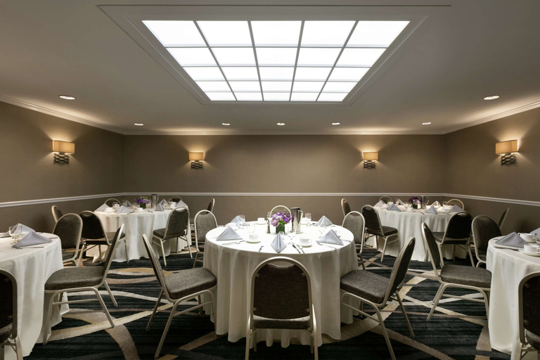 Food & Drinks 5, DoubleTree by Hilton New York LaGuardia Airport, New York