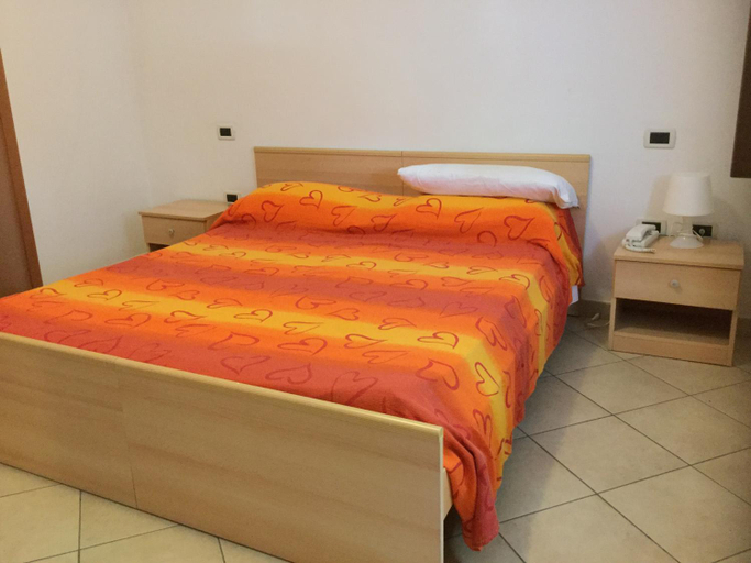 Bedroom 2, Albergo Adige, Padua
