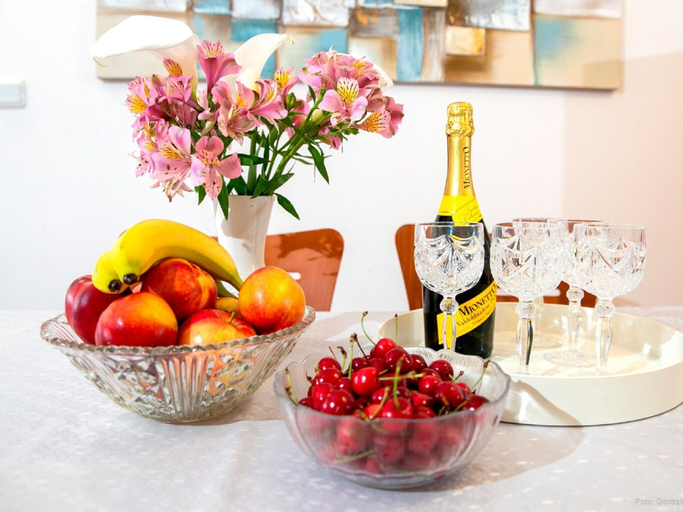 Food & Drinks 5, Adorable Holiday Home With Pool and Terrace, Bale