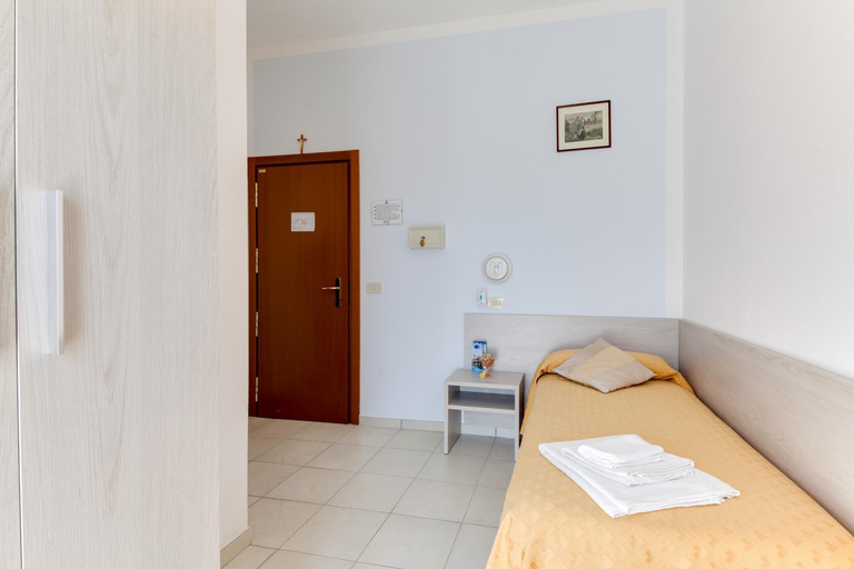Bedroom 2, Hotel Nevia, Ravenna