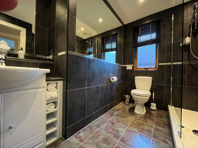Bathroom 3, Loch Lomond Luxury Lodges, Stirling