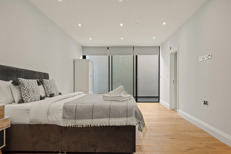 Bedroom 3, Three Bed Spacious Apartment in Dalston, London