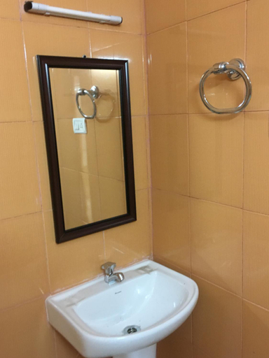 Bathroom 5, Sun Shine, Kancheepuram