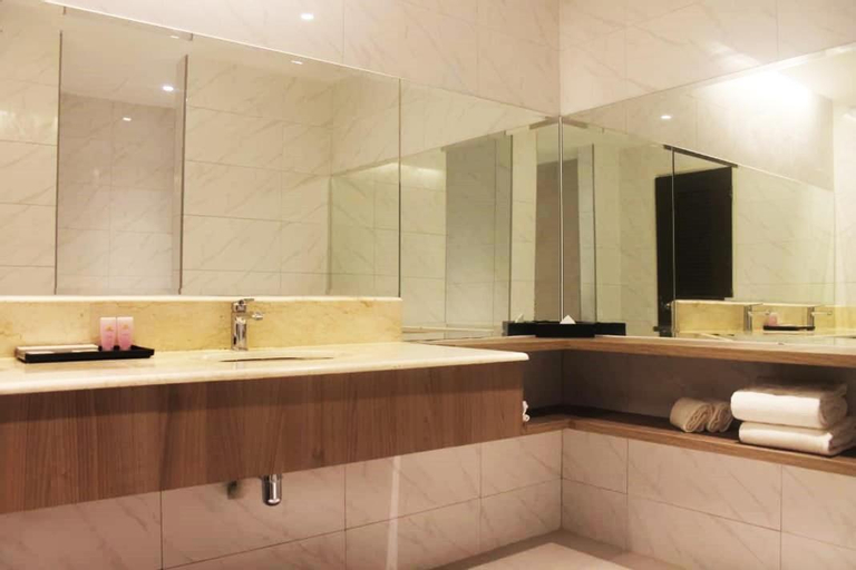 Bathroom 10