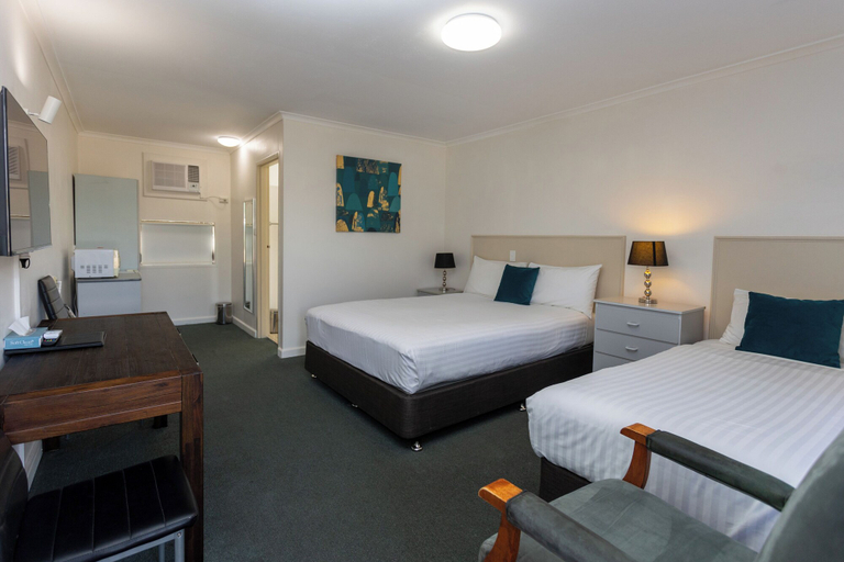 Bedroom 2, Fig Tree Motel, Narrandera