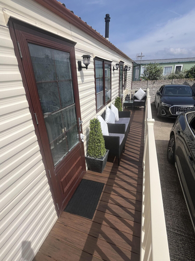 Others 4, Cozy Cabin Retreat in Towyn, Conwy