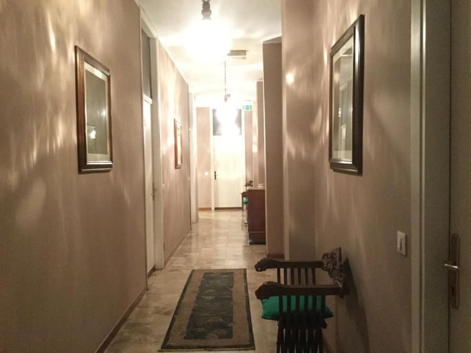 Others 5, Albergo Diana, Padua