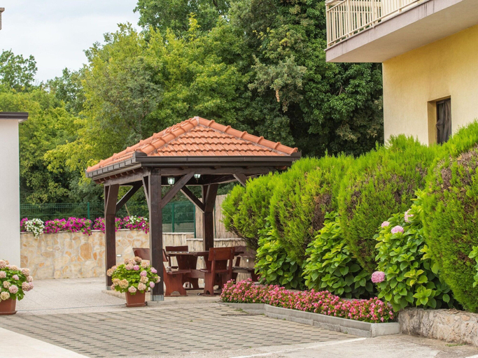 Exterior & Views 2, Plush Apartment in Imotski near Blue & Red Lakes, Imotski