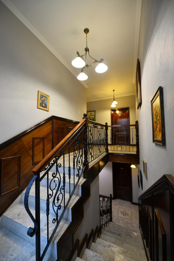 Others 5, Pensiunea Antique, Targu Jiu
