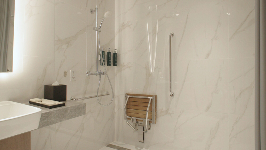 Bathroom 5, DoubleTree by Hilton Jakarta Bintaro Jaya, South Tangerang