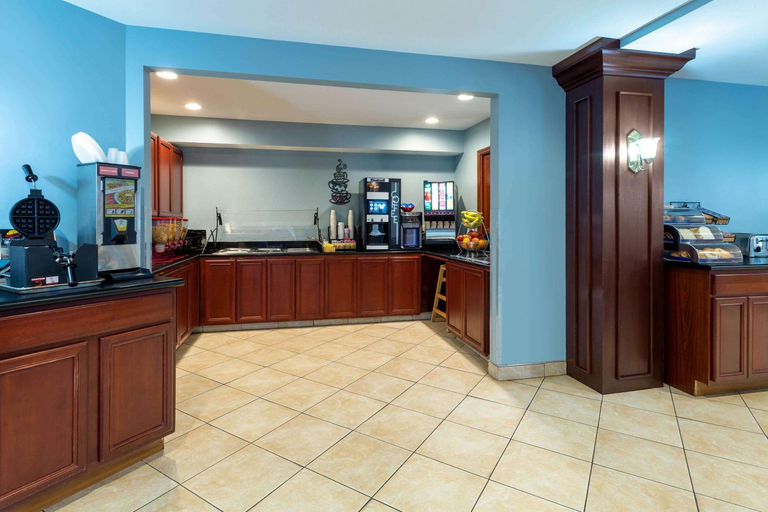 Food & Drinks 5, Hawthorn Suites by Wyndham Allentown-Fogelsville, Lehigh