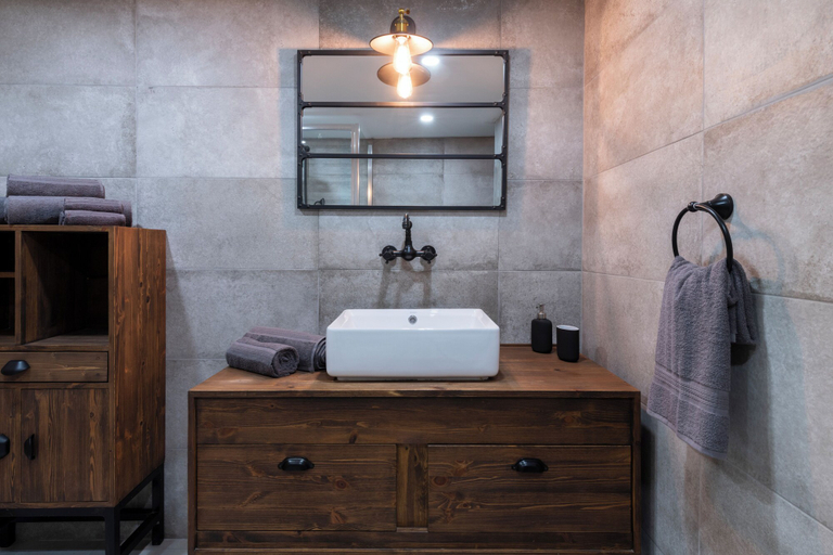 Bathroom 4, 248 Boutique Studios