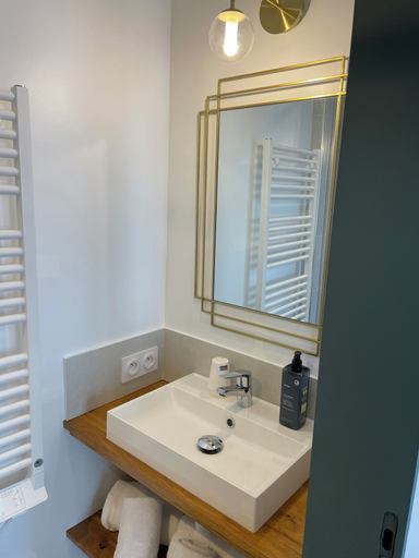 Bathroom 5, Hôtel Saint-Michel, Ille-et-Vilaine
