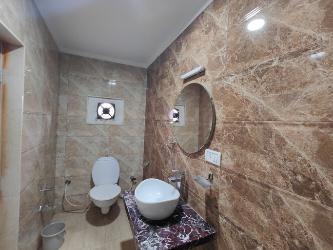 Bathroom 4, Hotel maharaja international, Sirohi