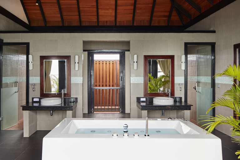 Bathroom 5, Sun Siyam Iru Fushi