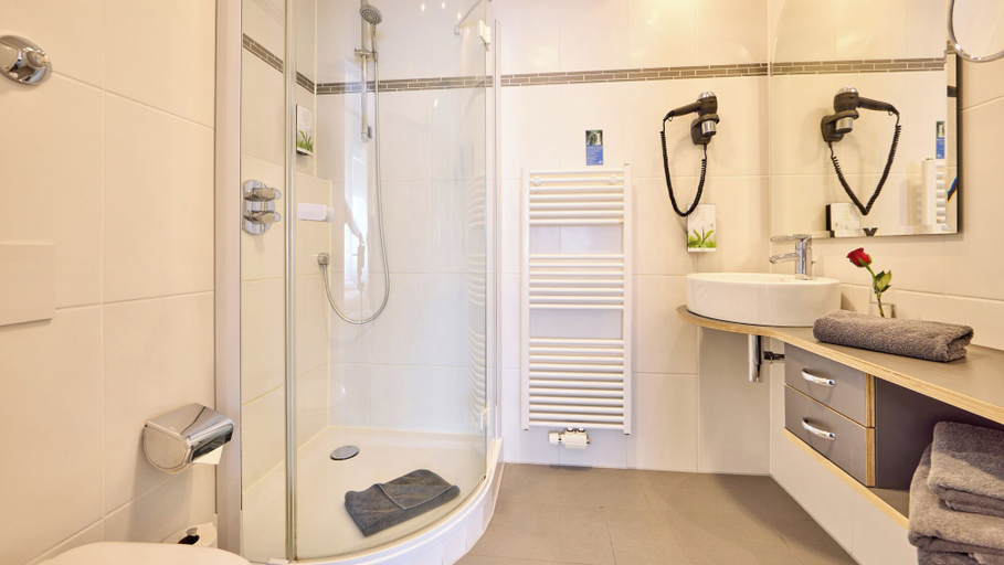 Bathroom 4, Hotel LinderHof Erfurt, Erfurt