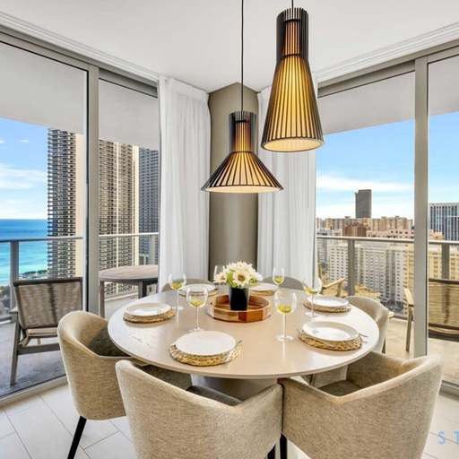 Room 3, Wrap Around Balcony Awesome Views Amazing Pools, Broward