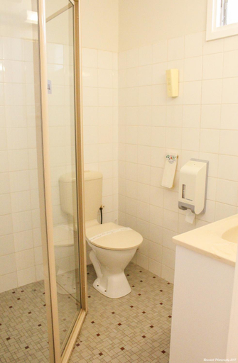 Bathroom 2, Motel Riverina, Leeton