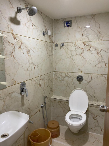 Bathroom 3, Hotel Neptune, Ahmadabad