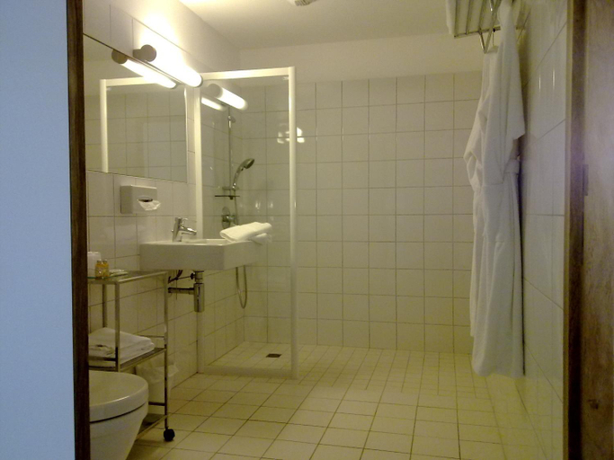 Bathroom 5, Hôtel l'Armateur, Tarn-et-Garonne