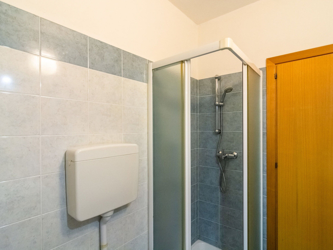 Bathroom 4, Apartment in Manerba Near Lake Garda, Brescia