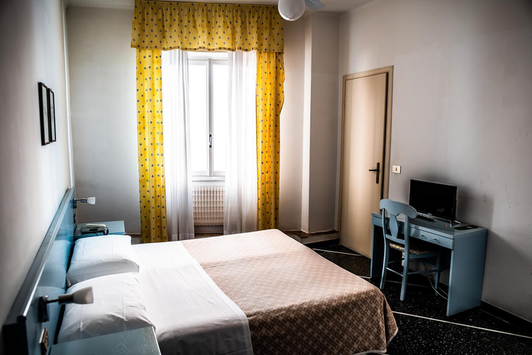Others 3, Hotel West End, Savona