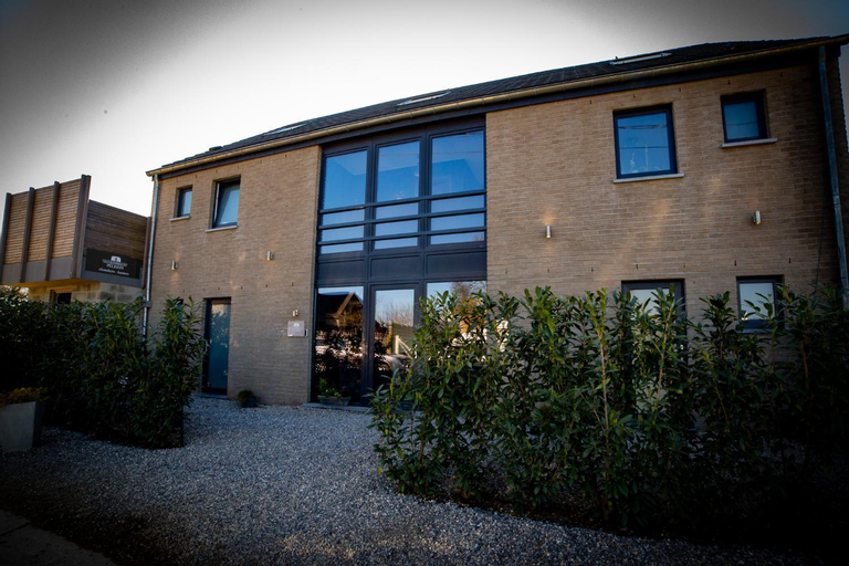 Exterior 4