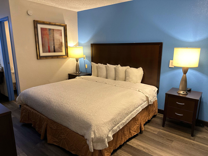 Others 5, American Inn and Suites Bishop, Genesee