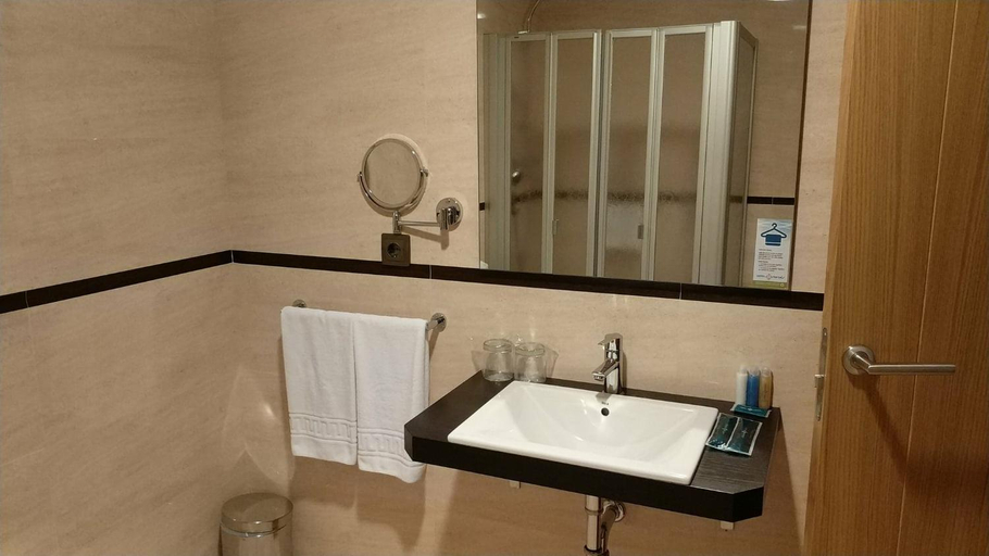 Bathroom 4, Nordes Hotel, Lugo