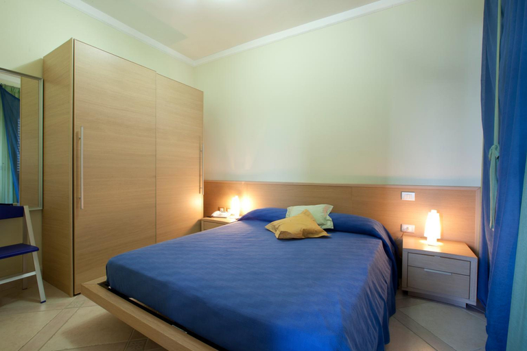 Others 3, Posidonia Residence, Napoli